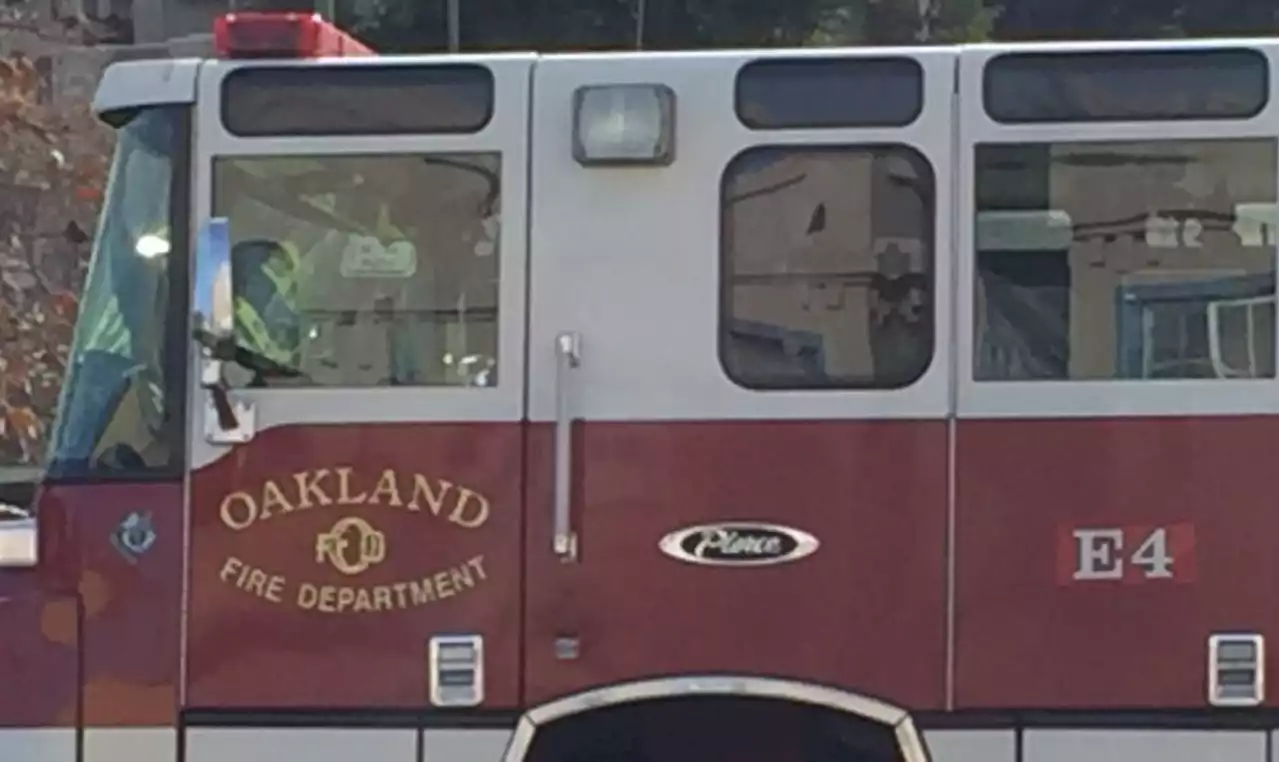 Fire crews battle blaze aboard boat in Oakland Estuary