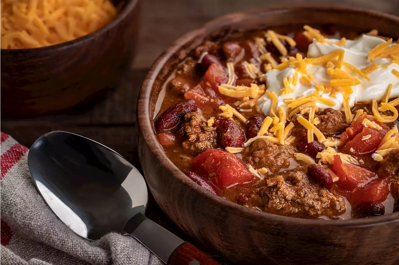 Wendy's worker shows how popular chilli is really made: 'I feel sick'