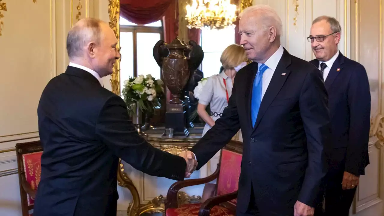 &#8216;Superpowers don&#8217;t bluff&#8217;: Putin &#8216;has all the cards&#8217; over potential Ukraine conflict