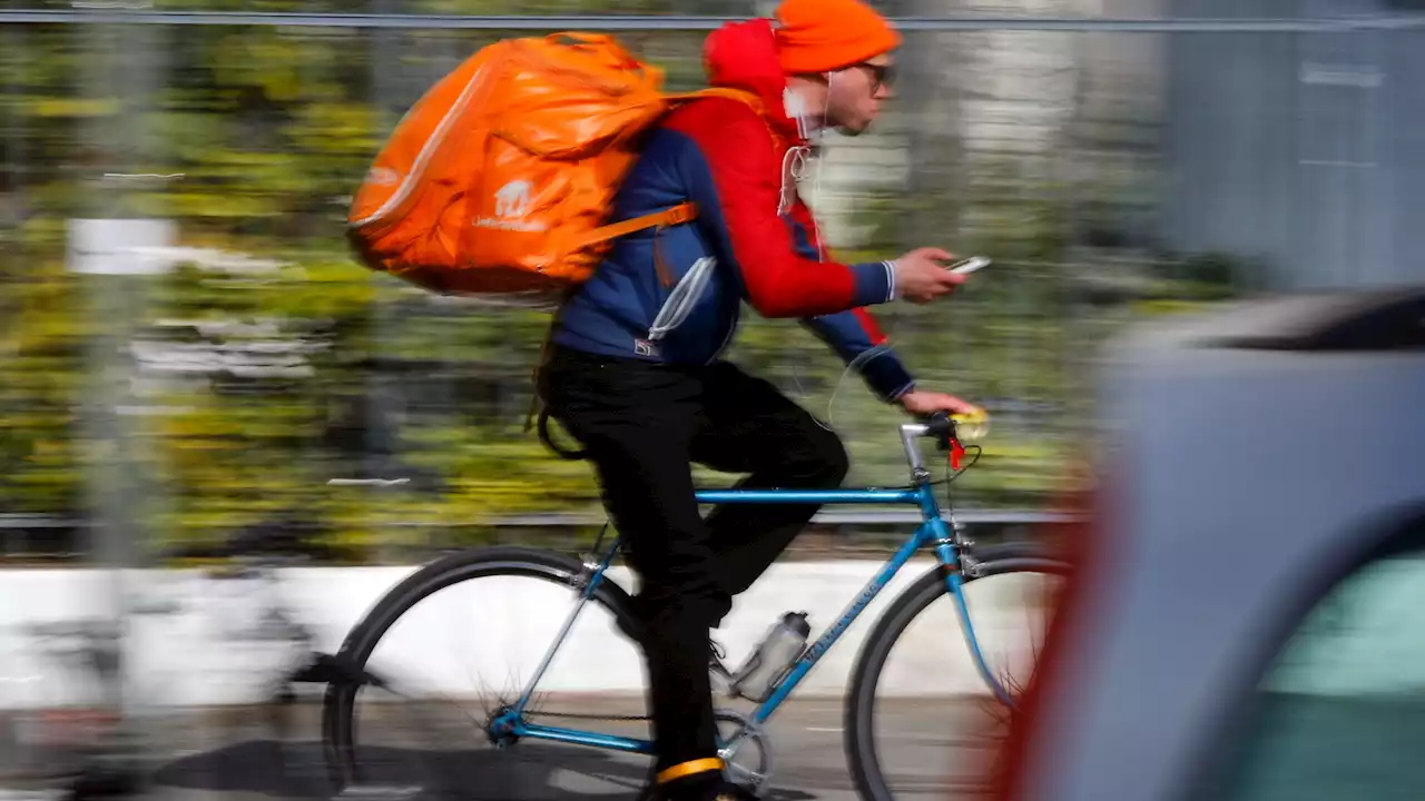 Lieferando-Fahrer bekommen Dienstrad und -smartphone