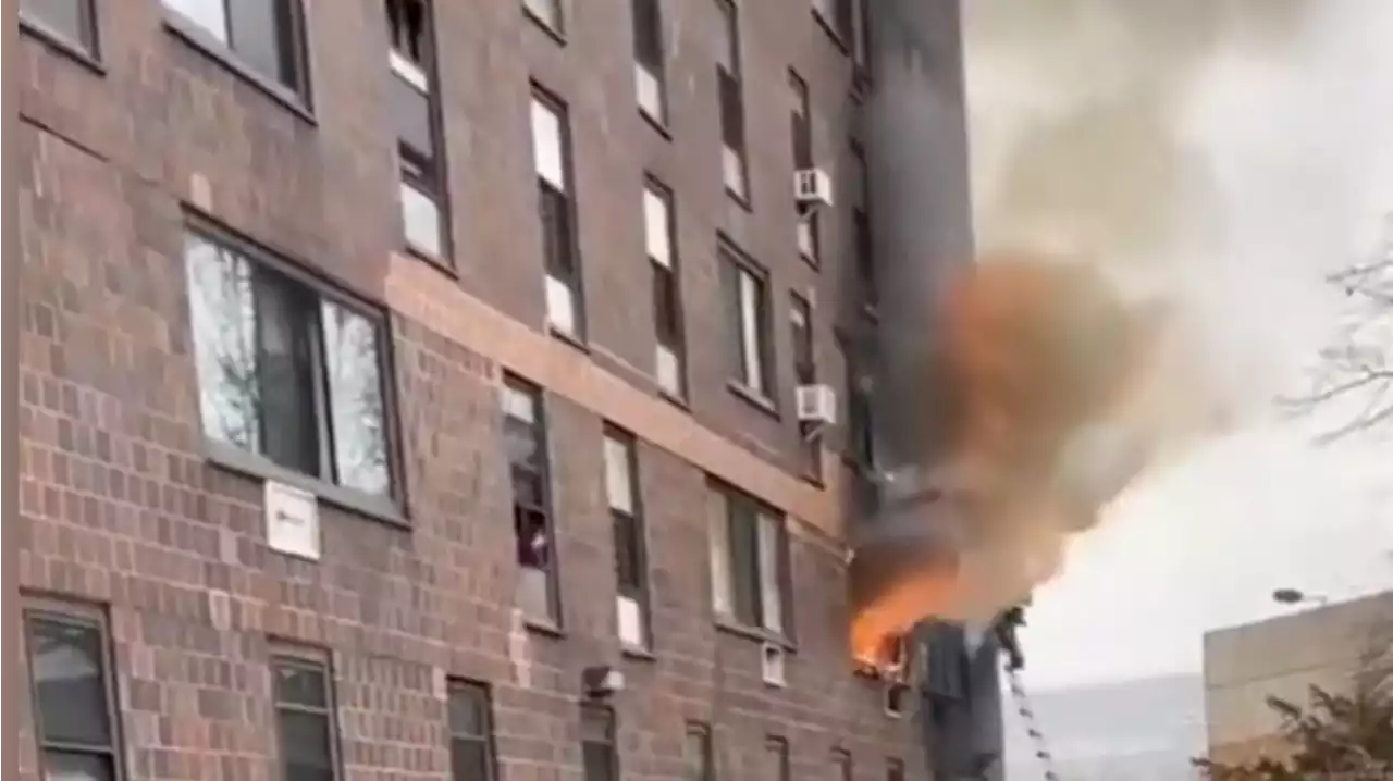 Minst 19 omkom i brann i boligblokk i New York