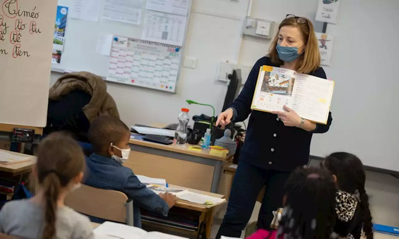 Per non chiudere le scuole in Francia gli studenti faranno gli autotest Covid