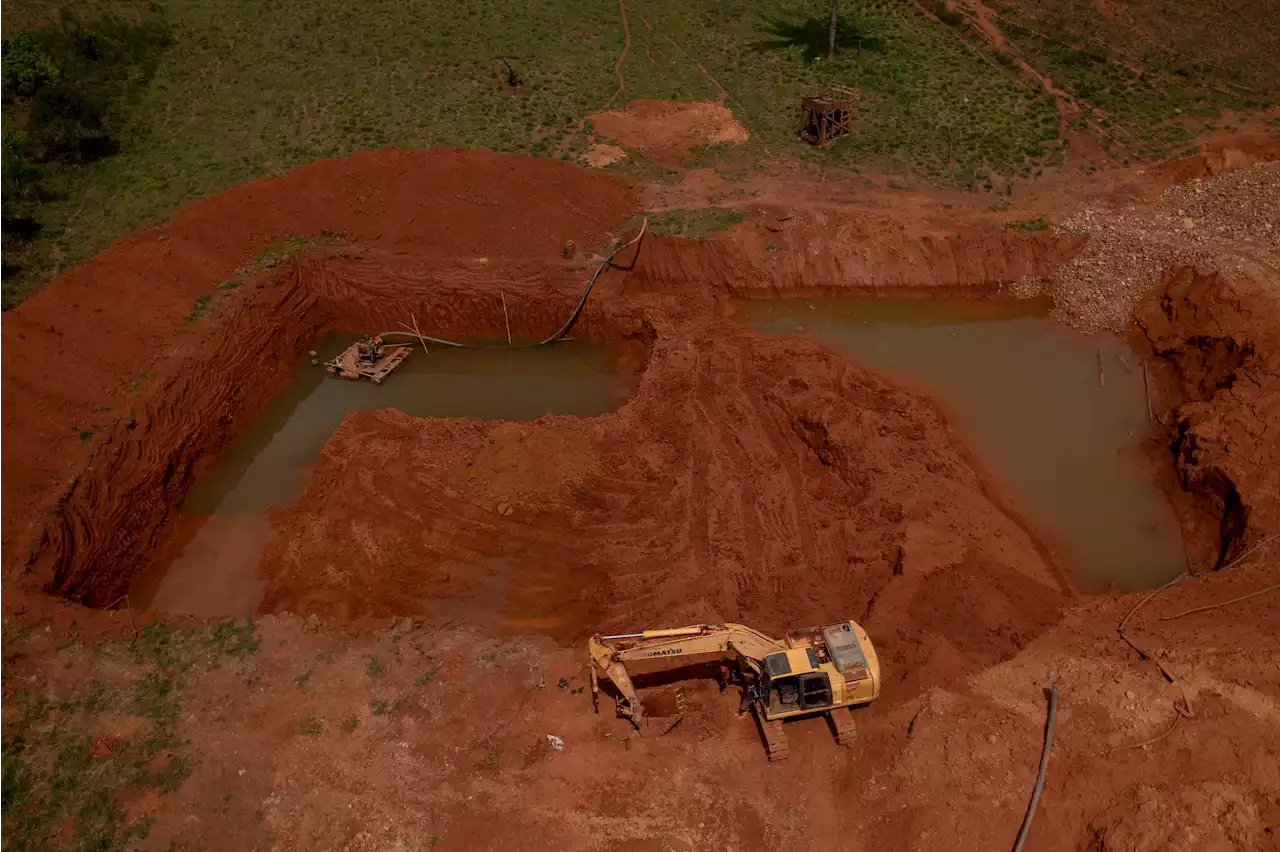 Tarnished Treasure: Aircraft, Fuel Key to Illegal Gold Mining in the Amazon