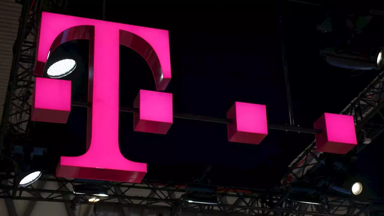 T-Mobile stirs yet another controversy by blocking Apple's latest iPhone privacy tool