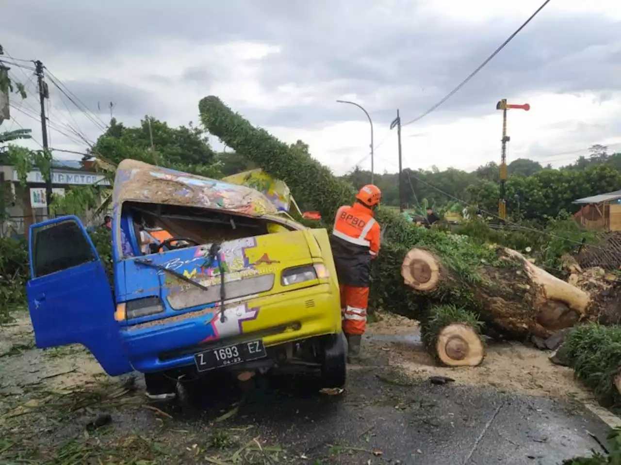 Warga Diimbau Waspada, Delapan Rumah di Tasikmalaya Rusak Berat Terdampak Cuaca Ekstrem |Republika Online