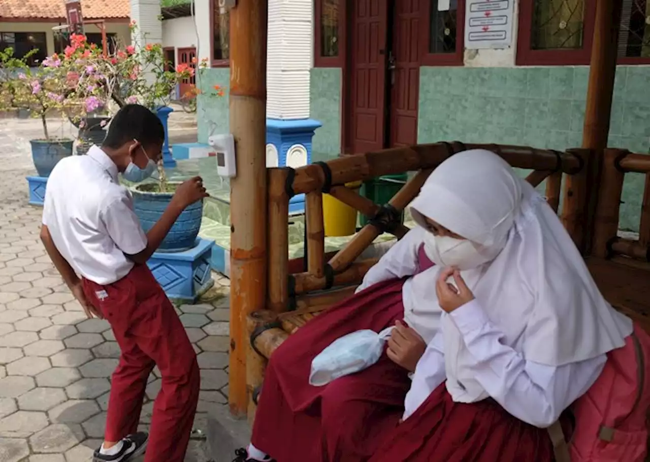 Mulai Ngajar dengan Murid Penuh, Ini Tanggapan Para Guru di Sragen