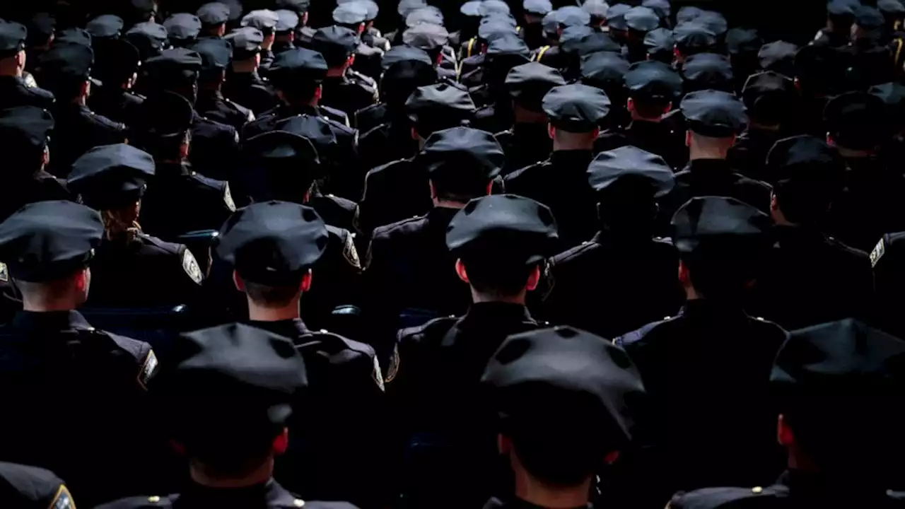 Record number of law enforcement officers died in line of duty in 2021, most from COVID: Report