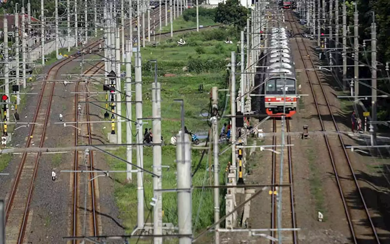 Siap-siap! Tarif KRL Bakal Naik jadi Rp5.000 untuk 25 Km Pertama | Ekonomi - Bisnis.com