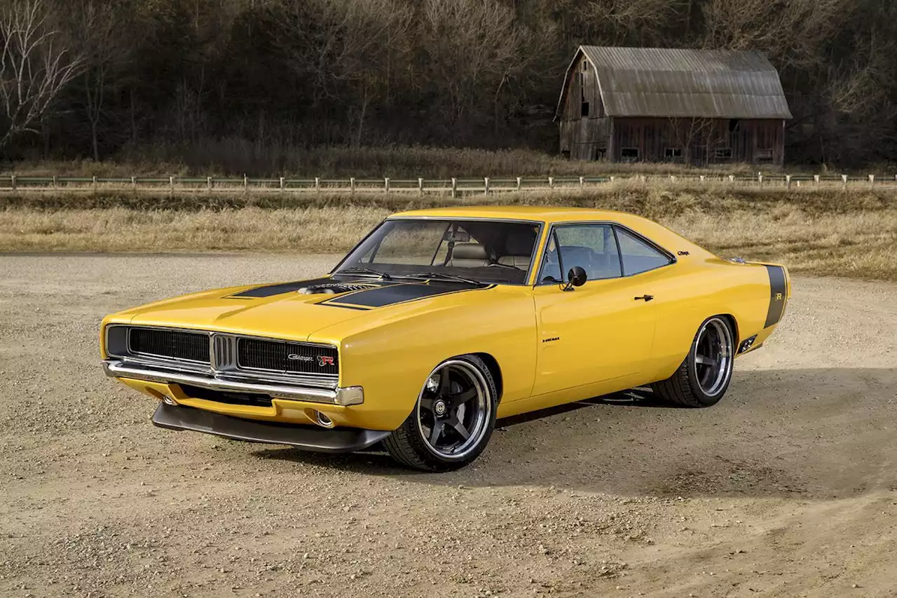 Ringbrothers' Dodge Charger gets Hellcat V8