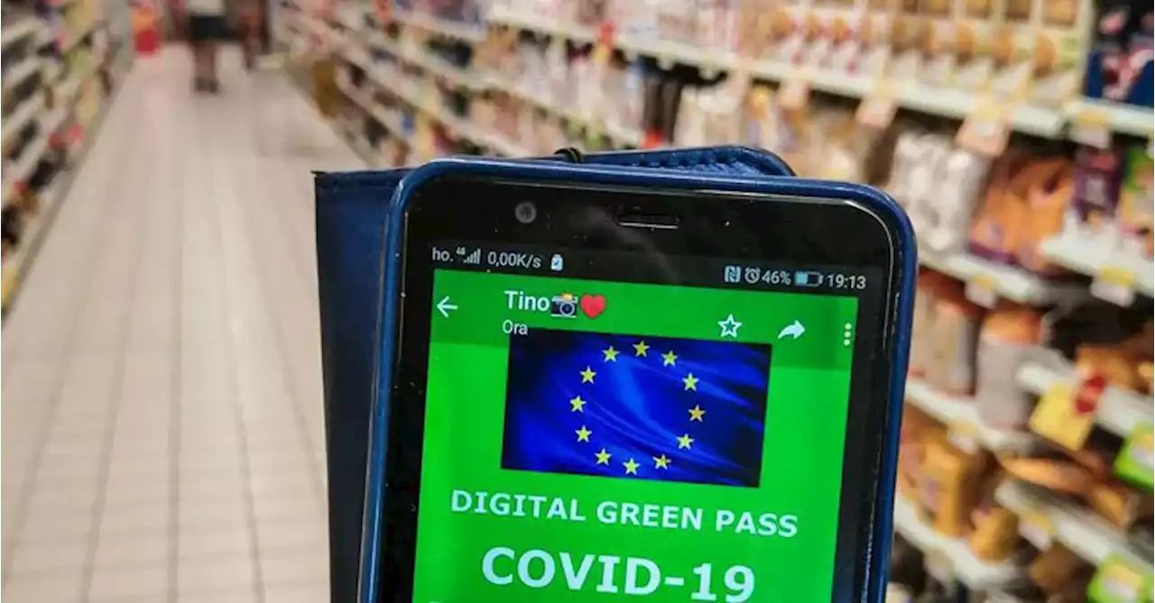 Covid: verso ingresso senza green pass al supermercato, in farmacia e dal medico