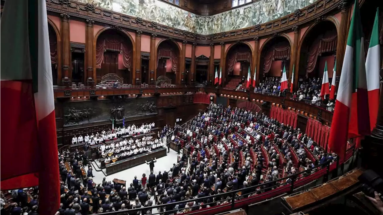 Spettro Omicron sul voto Quirinale: cosa succede se un deputato su dieci è positivo?