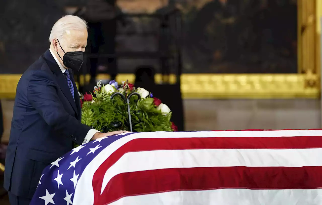 Biden pays silent tribute as Reid lies in state at Capitol | AP News