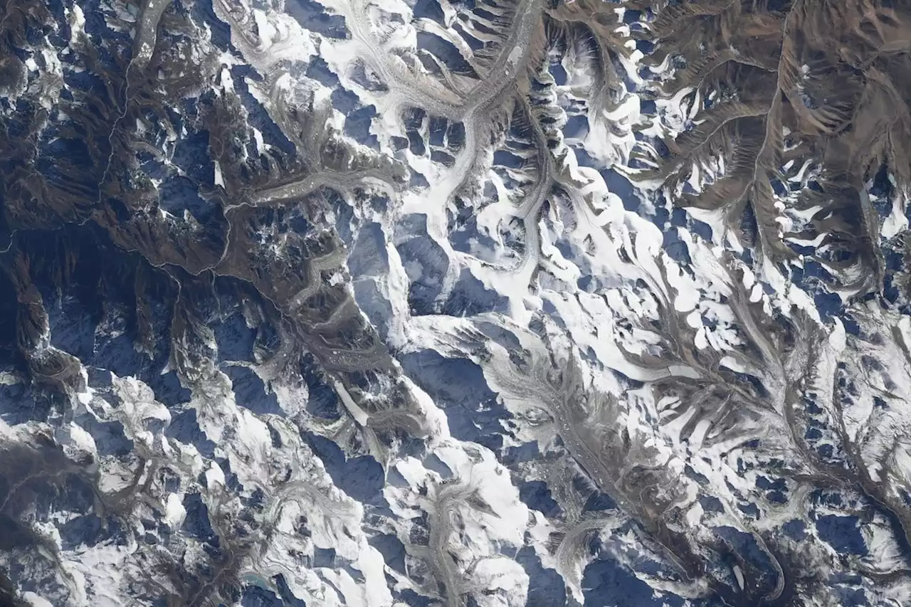 Can You Spot Everest in This Dreamy Photo Taken From ISS? | Digital Trends