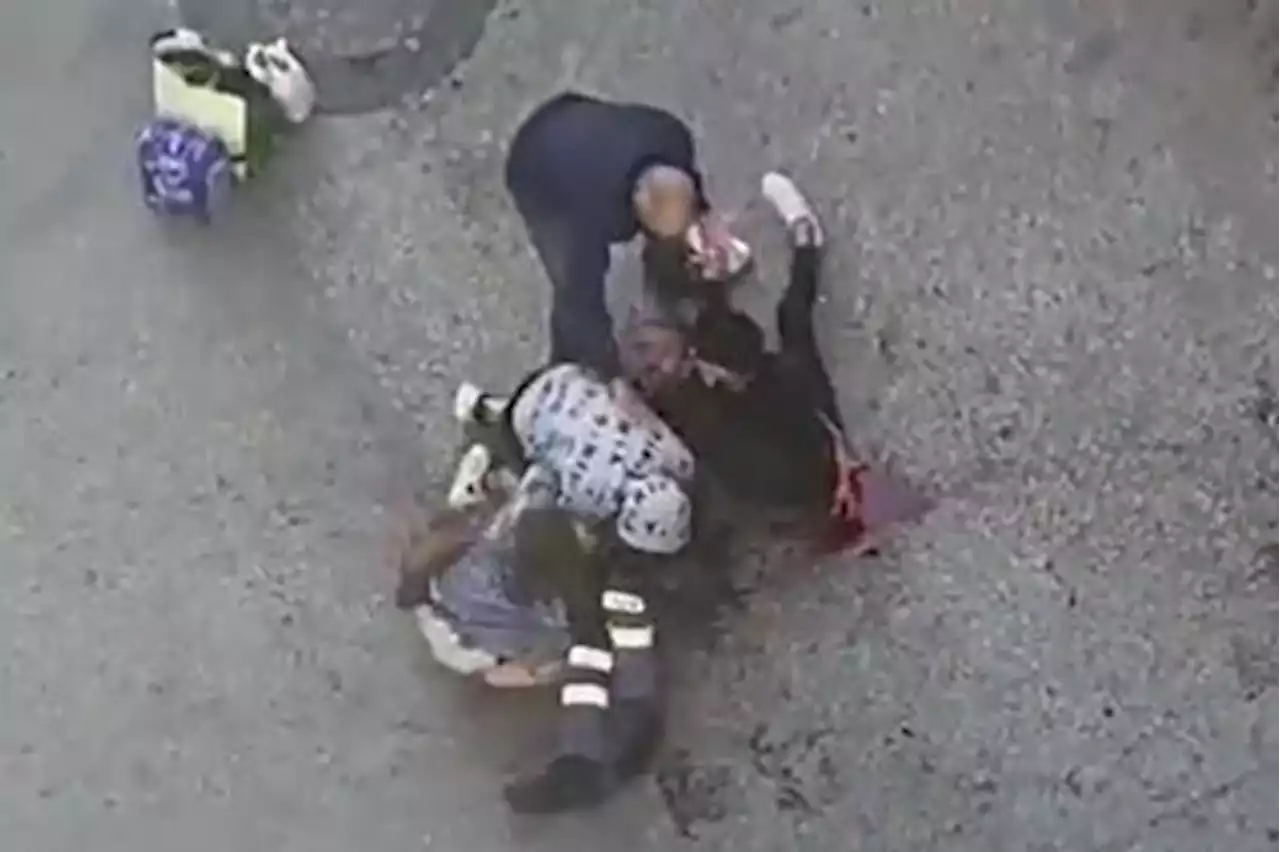 Herido grave un hombre tras recibir varios machetazos en una brutal pelea en mitad de la calle en Molina de Segura