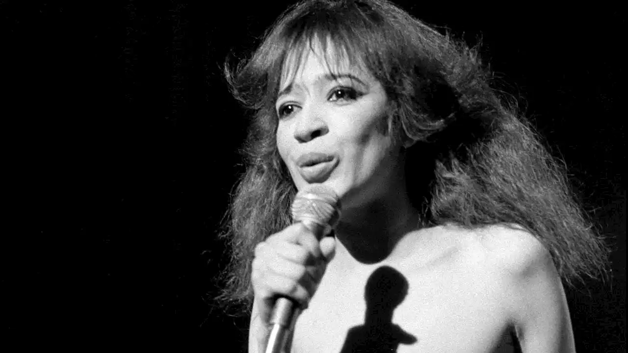 Ronnie Spector, Ronettes Lead Singer and '60s Music Icon, Dead at 78