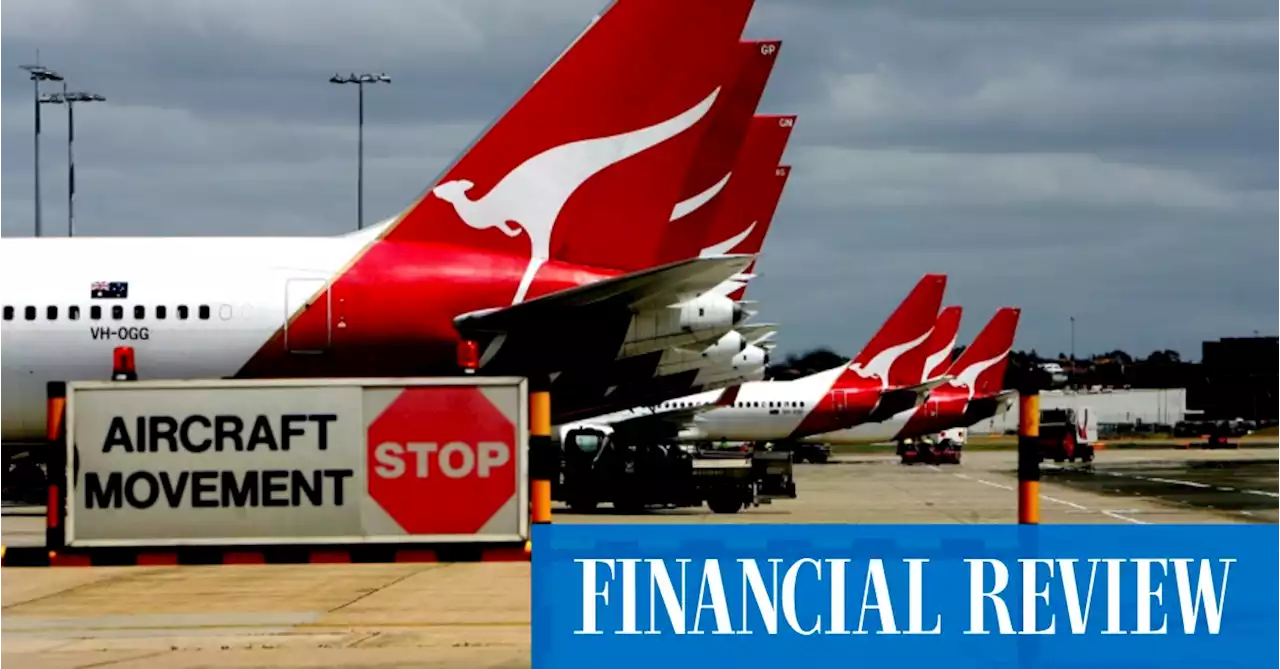 Qantas slashes flights amid omicron surge