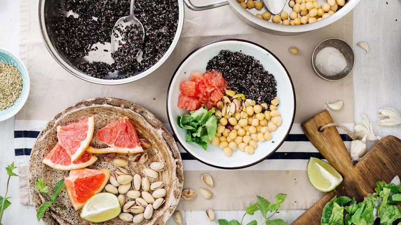 Quinoa, Haferflocken + Co: Diese 5 Kohlenhydrate helfen sogar beim Abnehmen