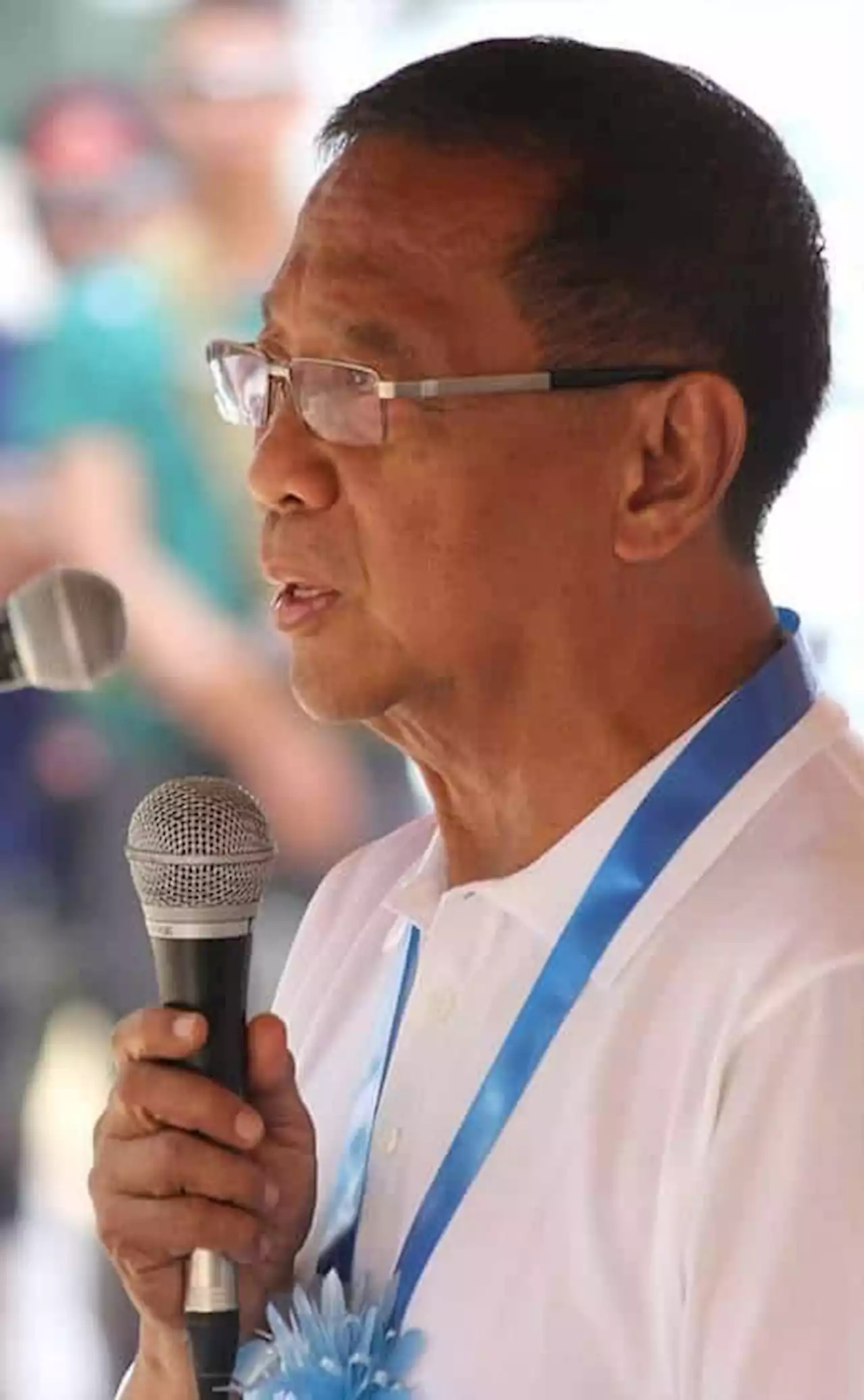 Ex-VP Binay: Give benefits to caregivers taking care of COVID-19 patients