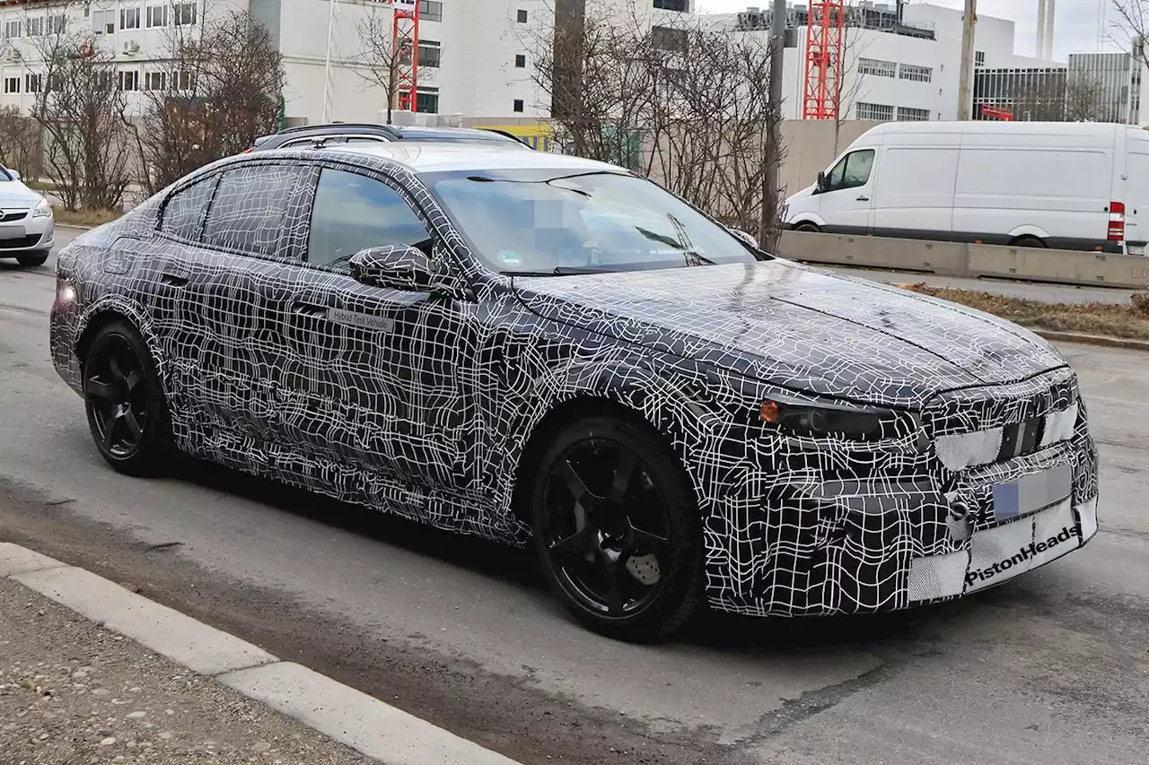 Hybrid 750hp BMW M5 in development