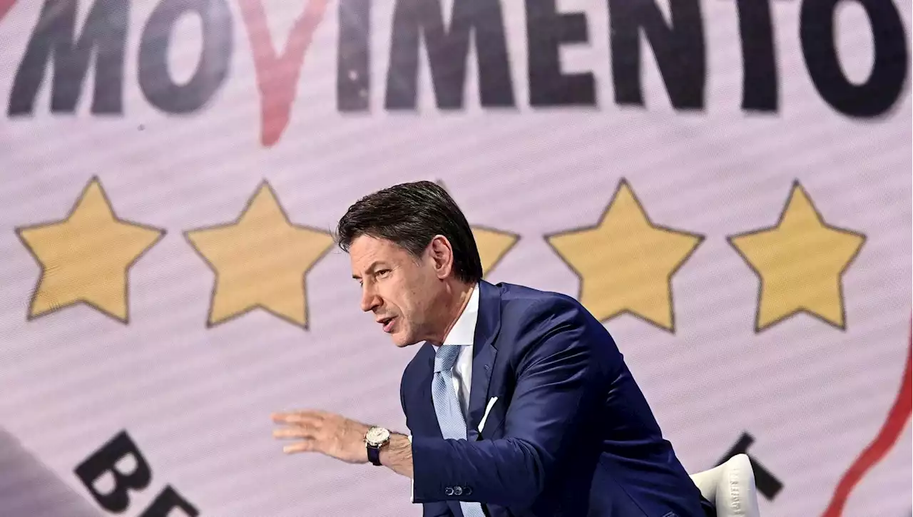 M5S, botta e risposta tra Di Battista e Conte: 'Con certa gente ci governate, vi avevo avvertiti'. Ma l'ex premier: 'Noi in trincea'