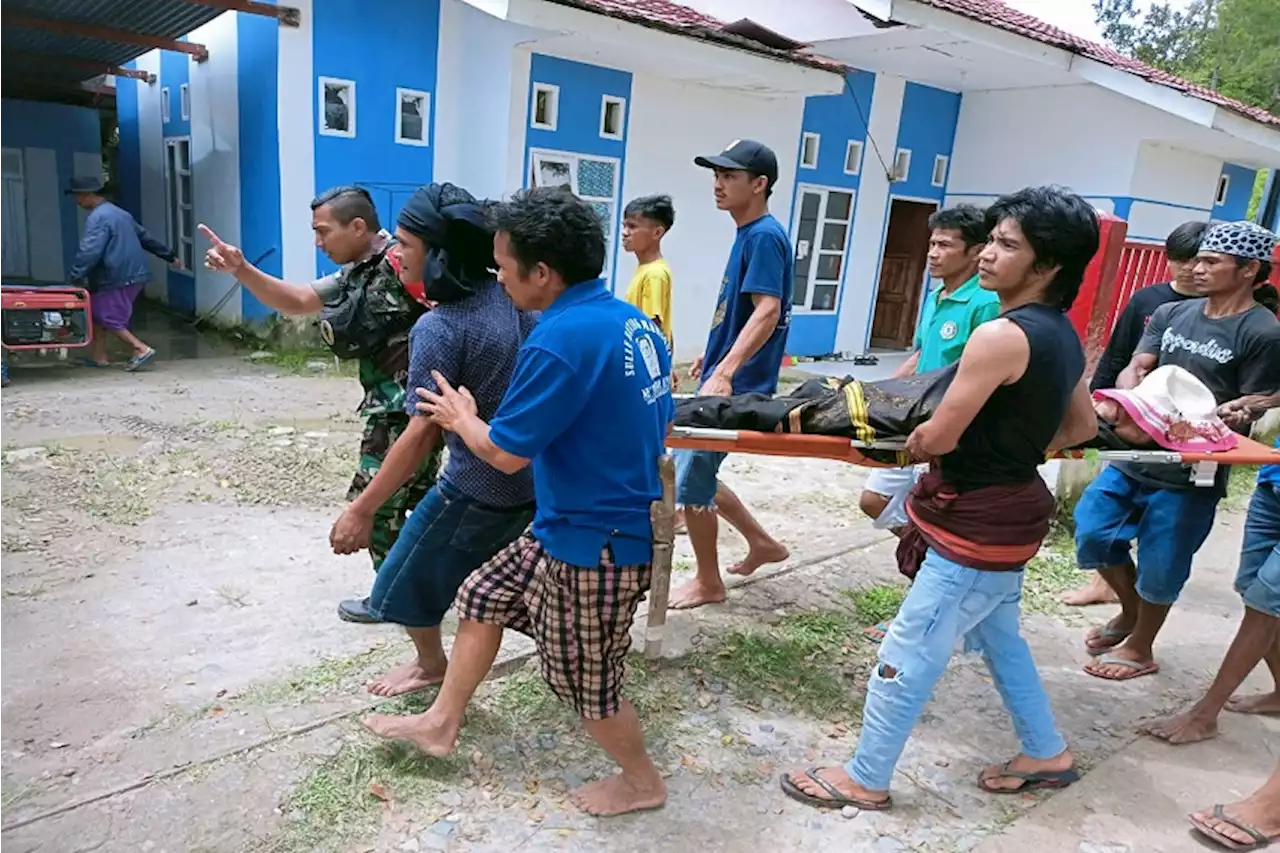 Minibus Angkut Rombongan Pesta Rambu Solo Terjun ke Jurang,1 Tewas