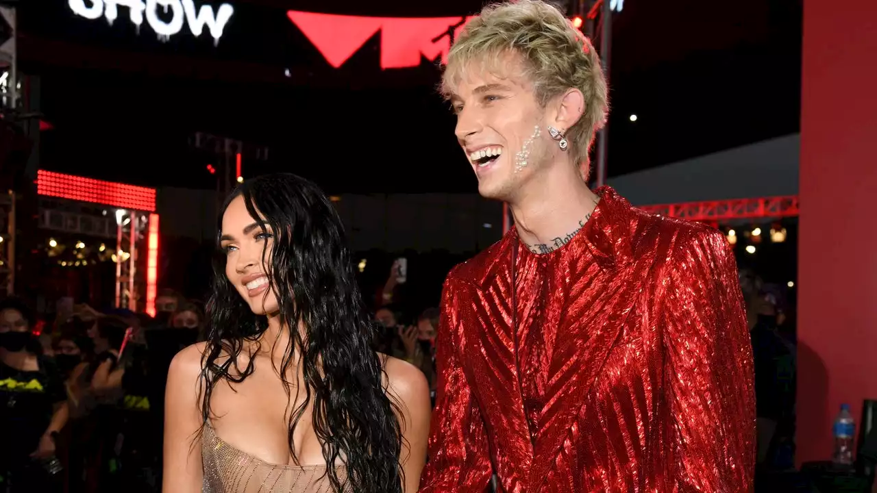 Megan Fox und Machine Gun Kelly sind verlobt – und feiern es mit Blut und Diamanten