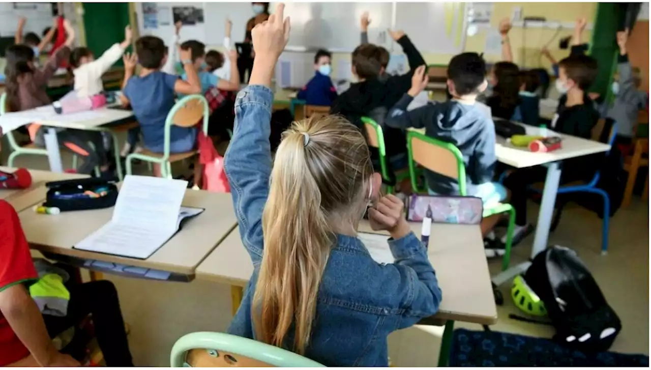 French teachers walk out over COVID confusion