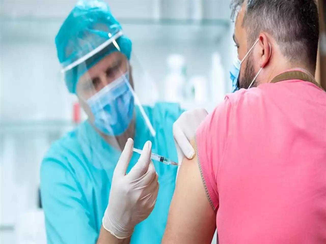 إجراءات تمكنك من تقليل الآثار الجانبية للقاح.. اتبع تلك التوصيات