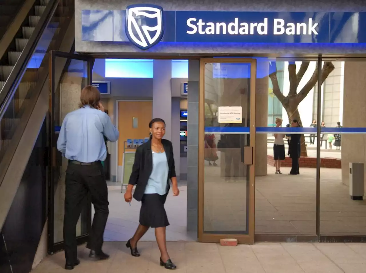 Mozambique court clears Standard Bank unit CEO of forex charges