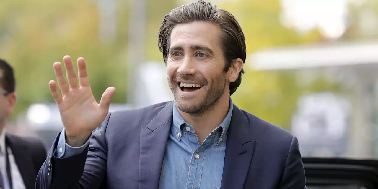 People Think Jake Gyllenhaal Is Trolling Taylor Swift in His New Magazine Shoot