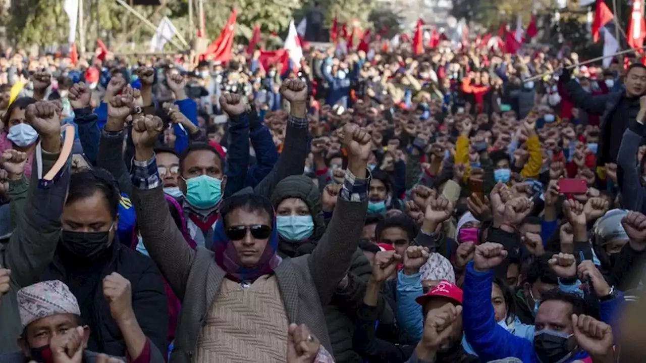 चीन के खिलाफ Nepal में फूटा गुस्सा, सड़कों पर उतरे लोग; चीनी राजदूत की तस्वीरें जलाईं