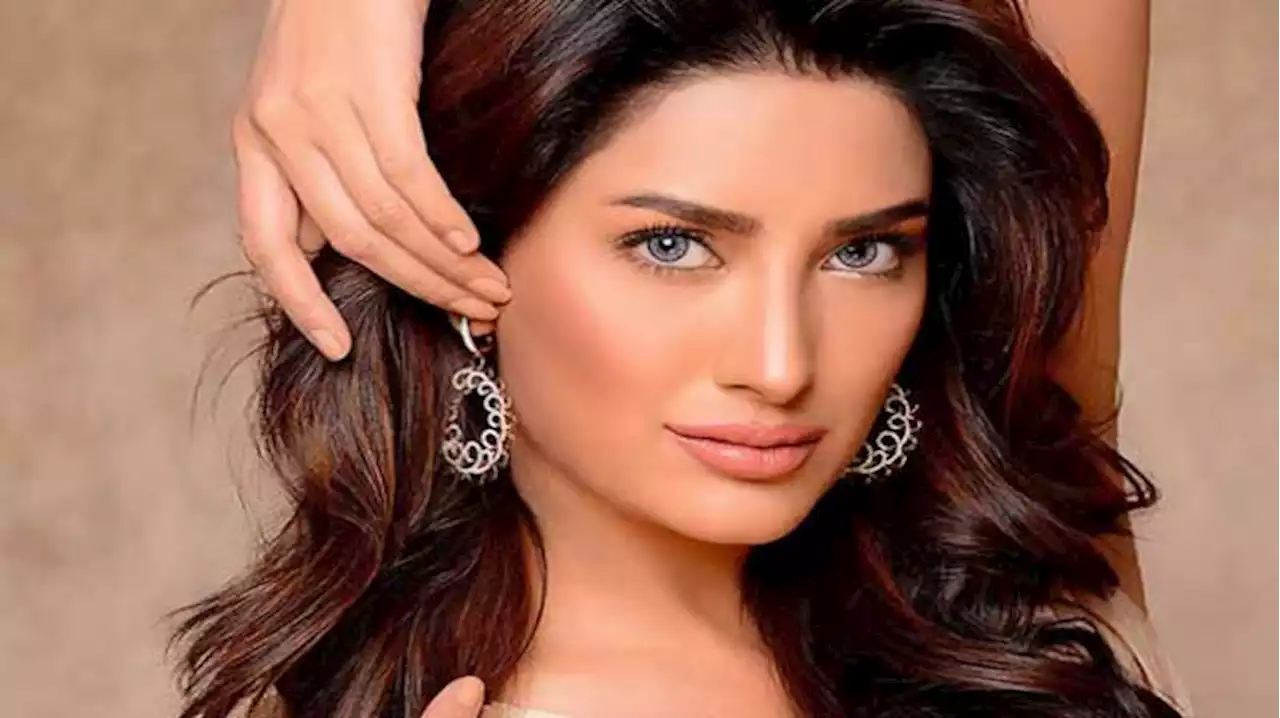 مہوش حیات کی نئی ڈانس ویڈیو نے دھوم مچا دی دیکھنے والے دیکھتے رہ گئے