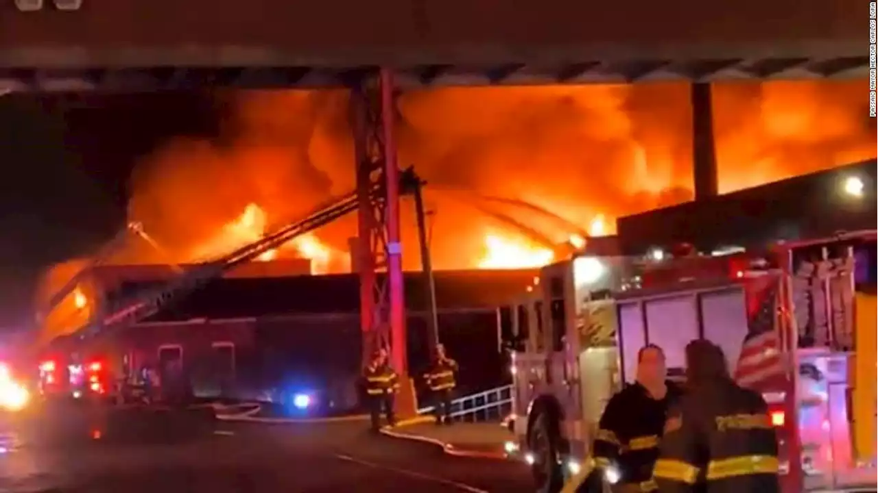 Un importante incendio afectó a una planta química en Nueva Jersey