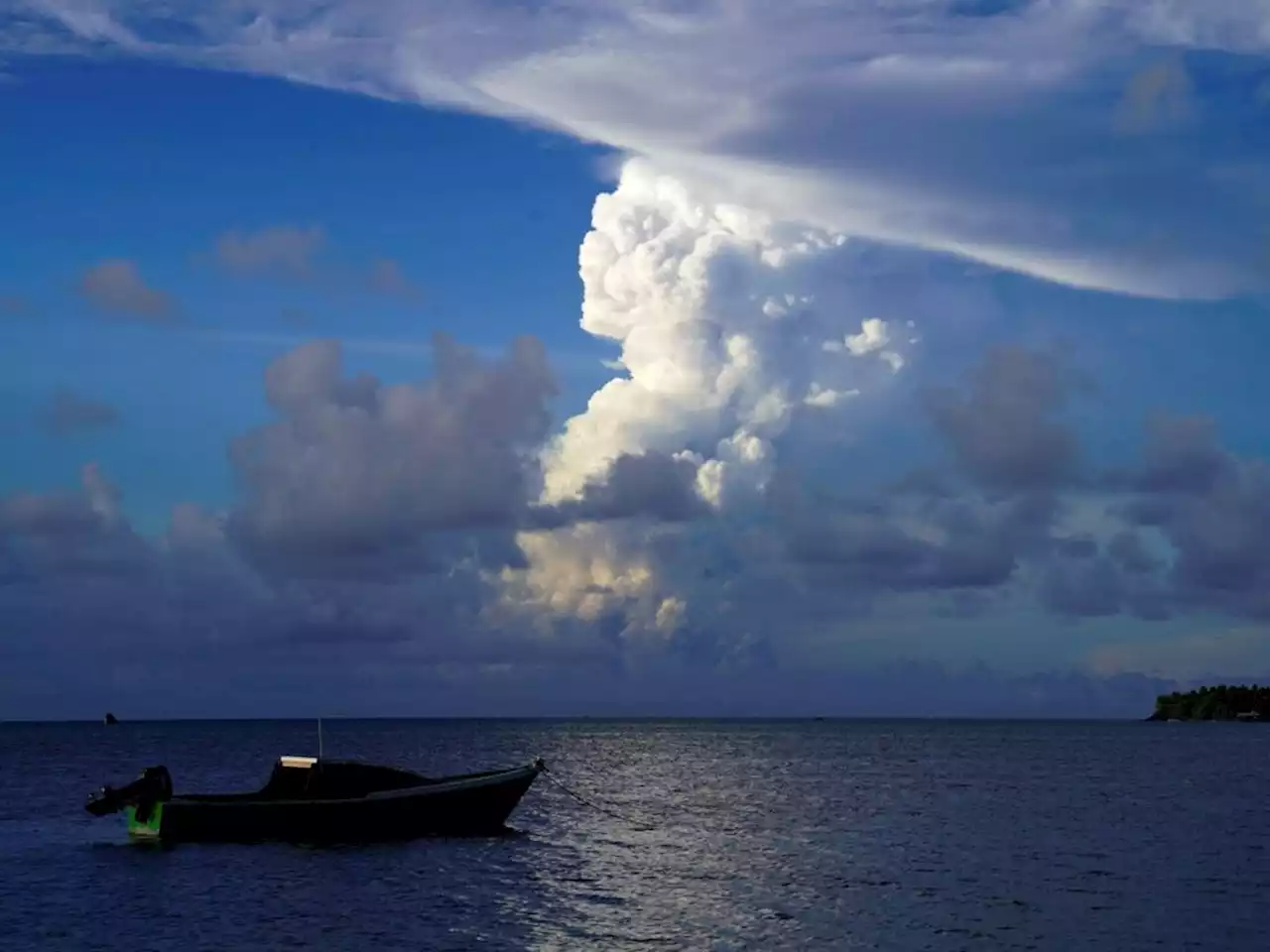 Letusan Gunung Berapi Bawah Laut Picu Tsunami di Tonga