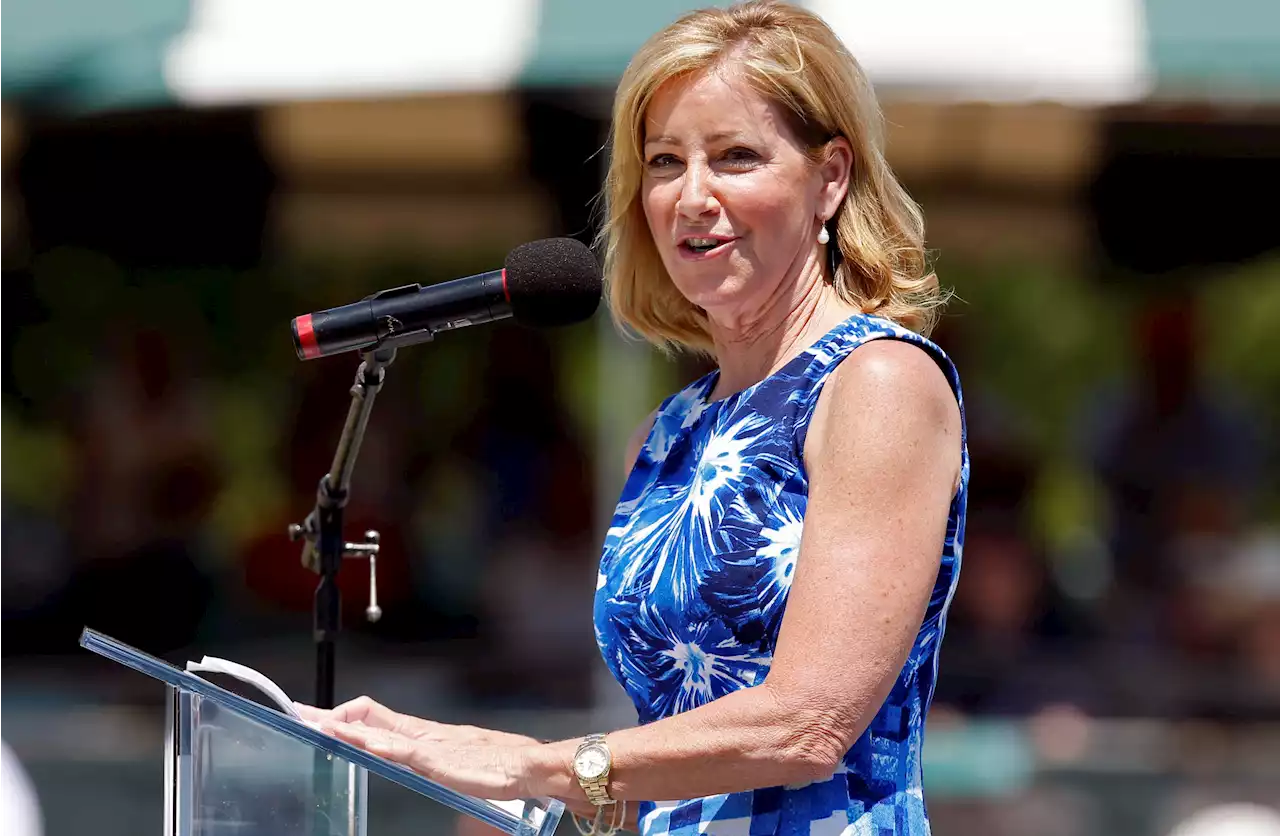 Tennis Hall of Famer Chris Evert says she has ovarian cancer