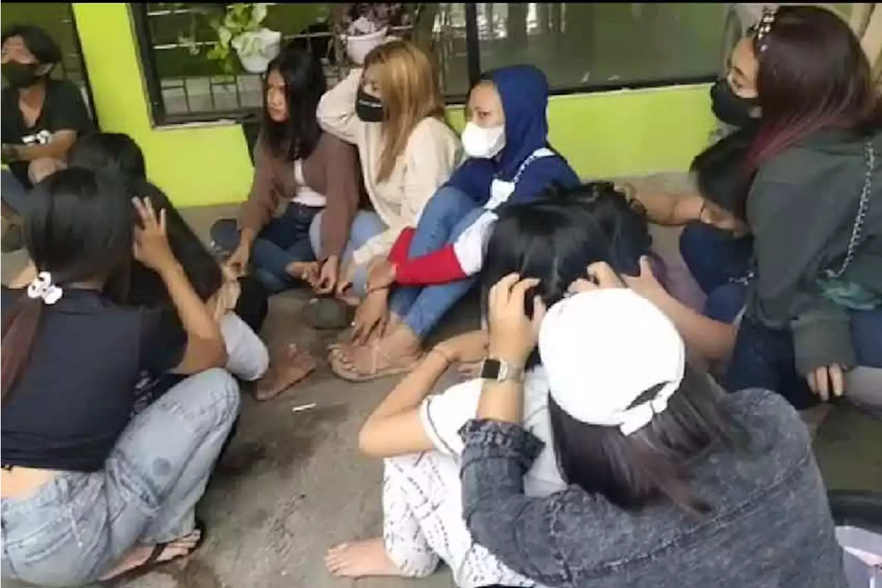 11 Wanita dan Pria Tanpa Busana Ditangkap Usai Berhubungan Intim