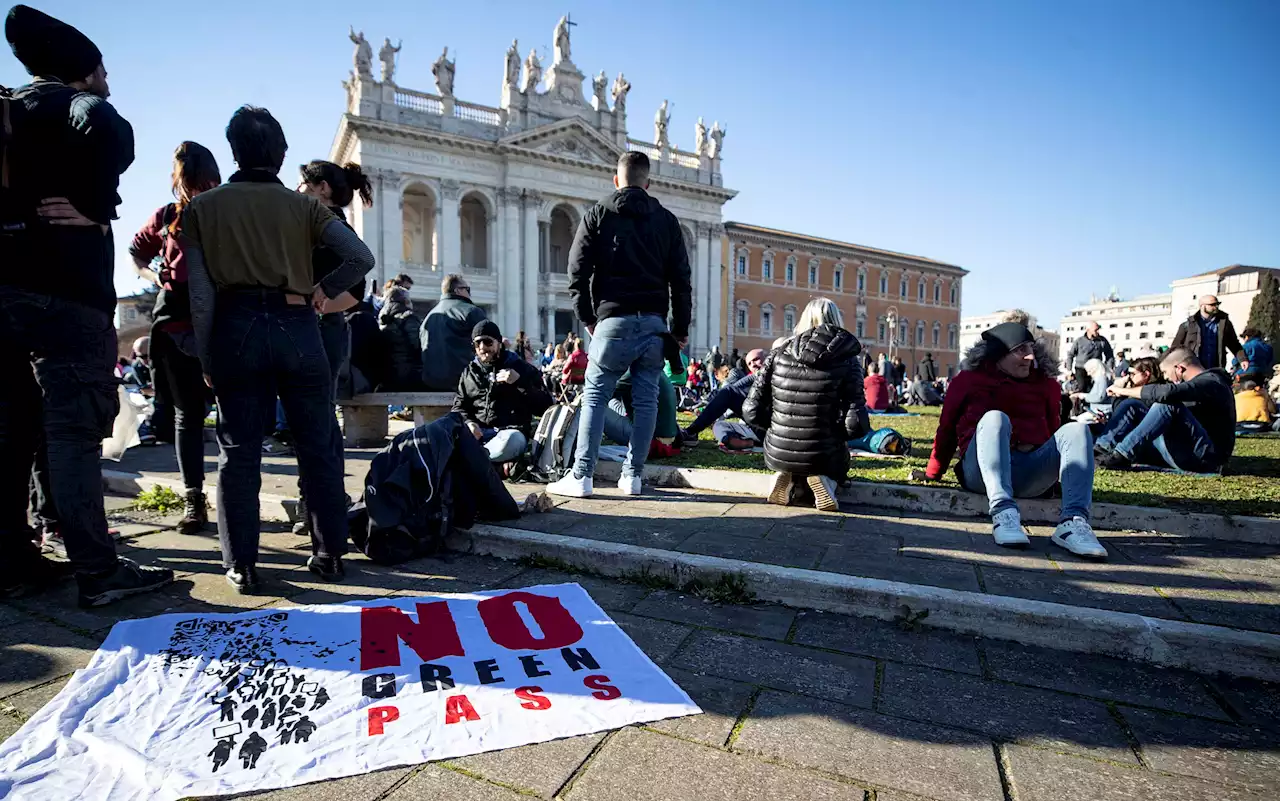 Covid Roma, manifestazione No Green pass in piazza San Giovanni