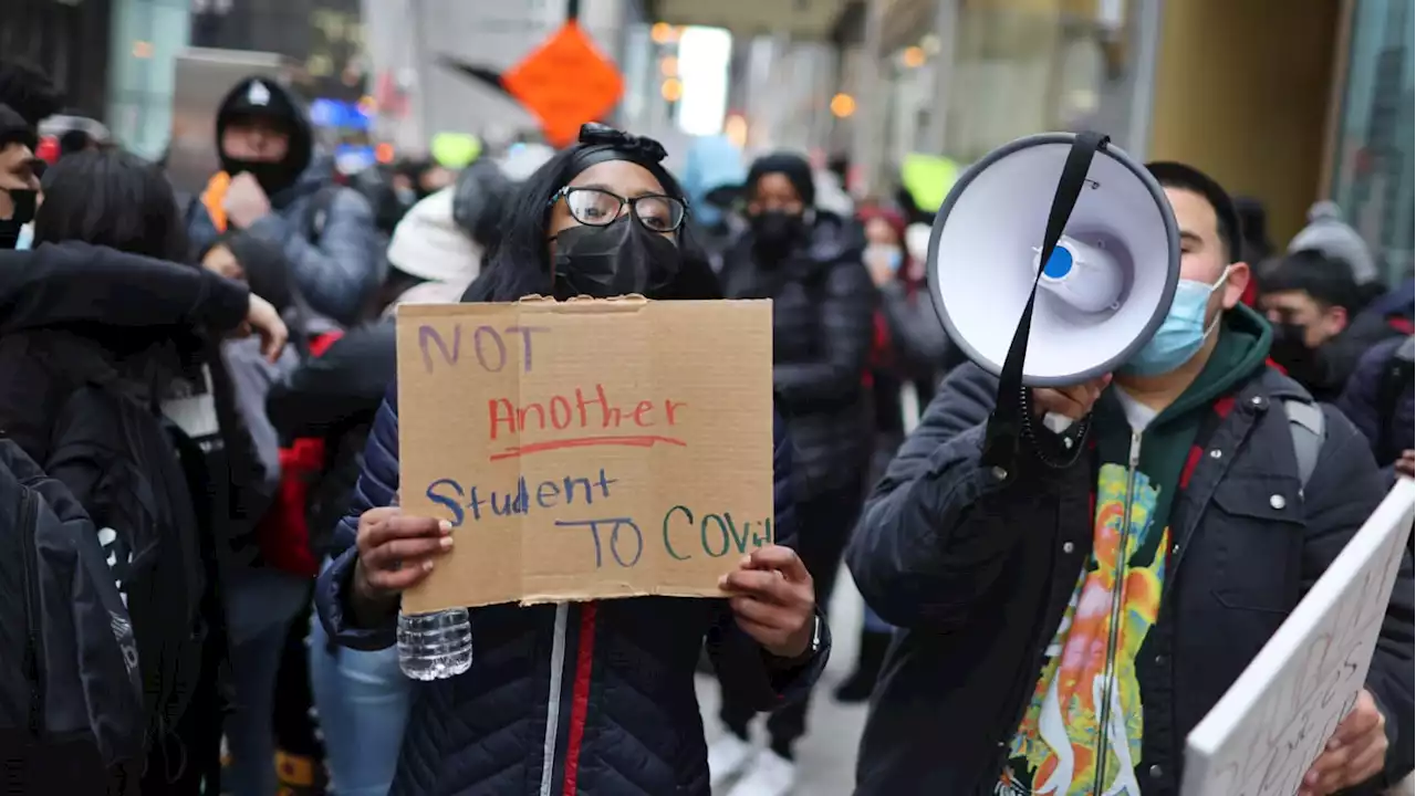 ‘I Feel Unsafe’: Hundreds of Chicago Students Walk Out Over COVID Protocol