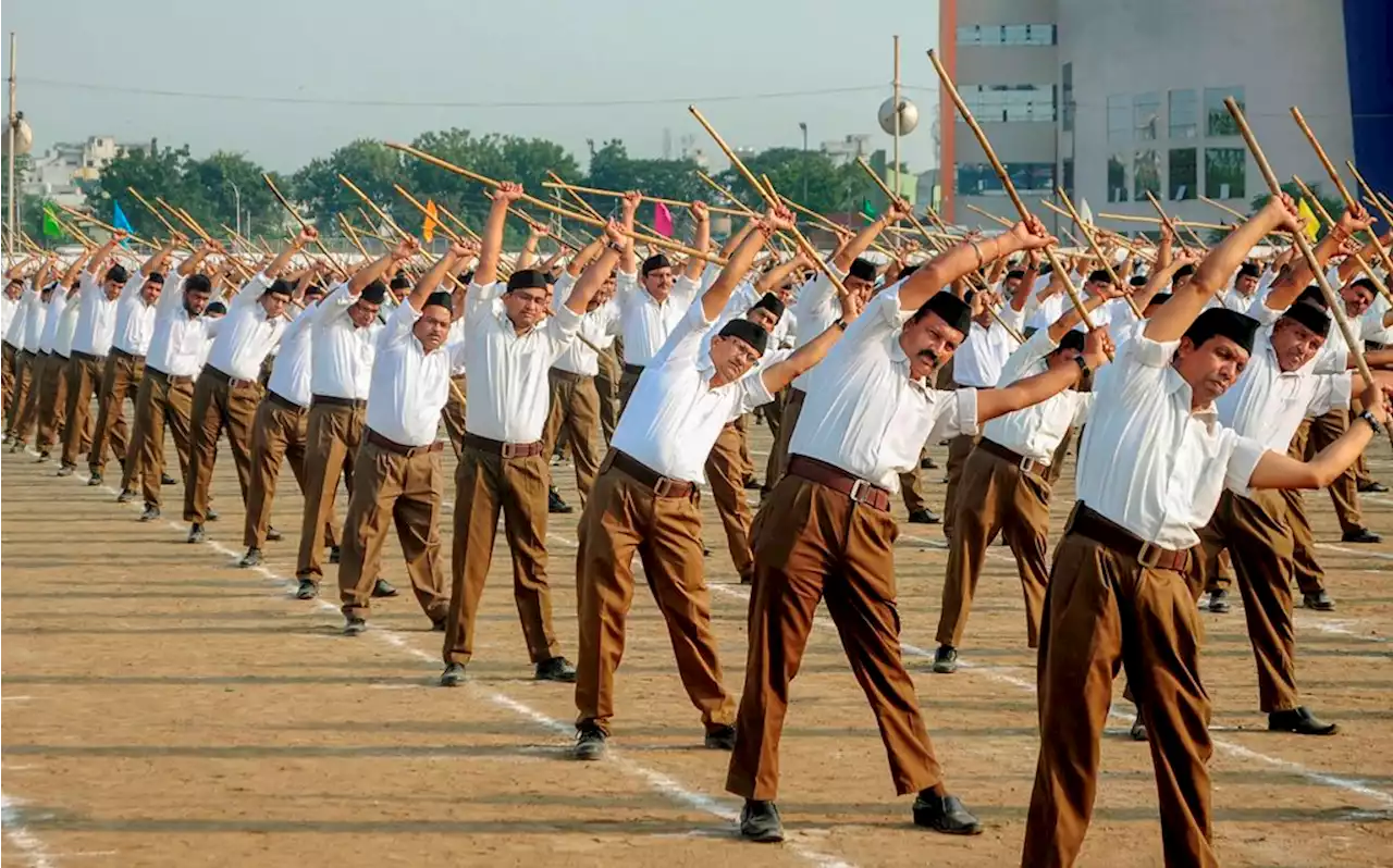 कर्नाटक: आरएसएस के आयोजन में संघ की यूनिफॉर्म न पहनकर आने पर पत्रकारों को रोका