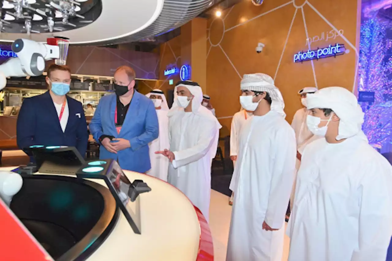 سيف بن زايد يزور جناحي استونيا ومولدوفا في إكسبو 2020 دبي