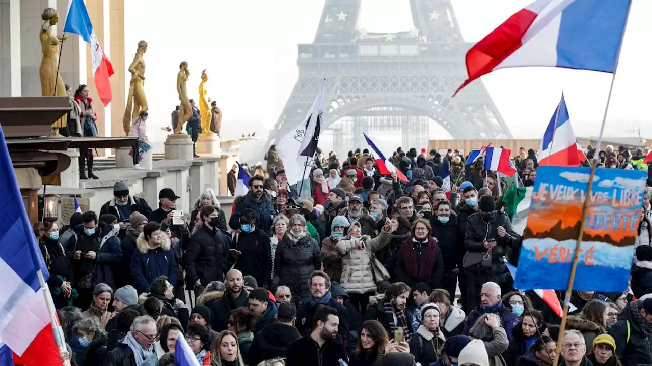 В ряде стран ЕС - массовые протесты против мер по борьбе с пандемией | DW | 15.01.2022