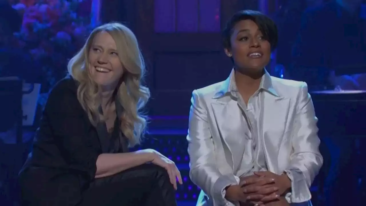 'SNL' Ariana DeBose & Kate McKinnon Sing Broadway Hits in Monologue