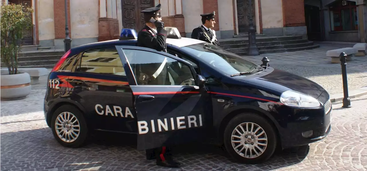 Catanzaro, soffoca la moglie e confessa l’omicidio al datore di lavoro che chiama i carabinieri: arrestato