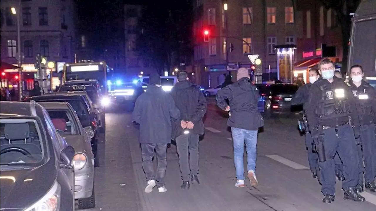 Neukölln: Mann bei Streit mit Messer verletzt - Festnahmen