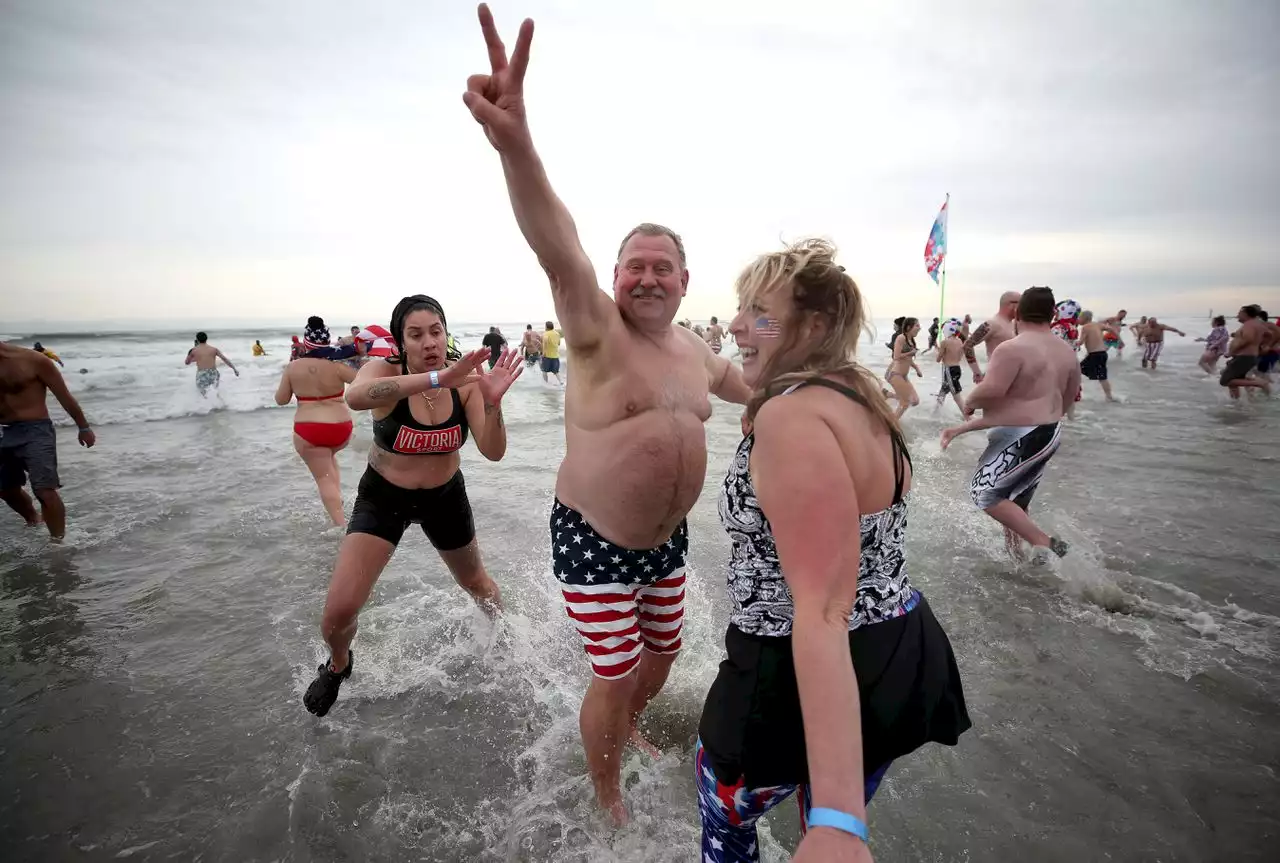 Below freezing temperatures and frigid water greet polar bear plungers in Wildwood