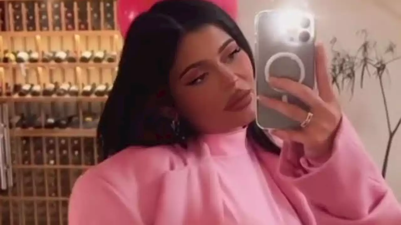 Traum in Pink: Schwangere Kylie Jenner zeigt XL-Babykugel