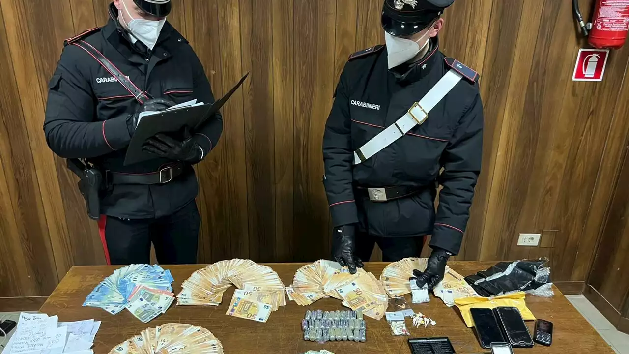 Ai domiciliari per droga, in casa cocaina e hashish: arrestato 82enne