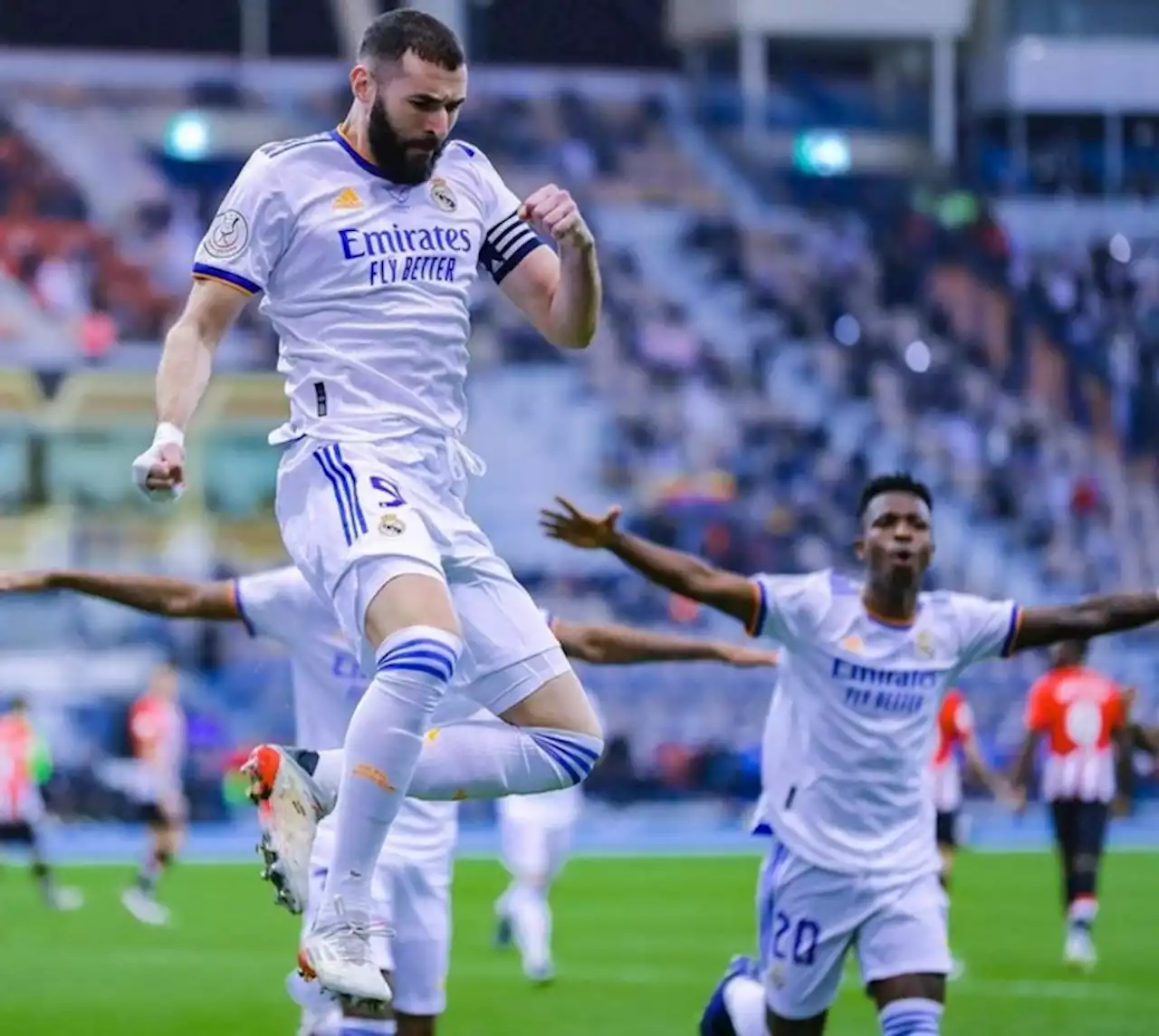 على حساب 'بيلباو'.. وبهدفَيْ 'لوكا مودريتش' و'كريم بنزيما'.. ريال مدريد يُتوَّج بكأس السوبر الإسباني