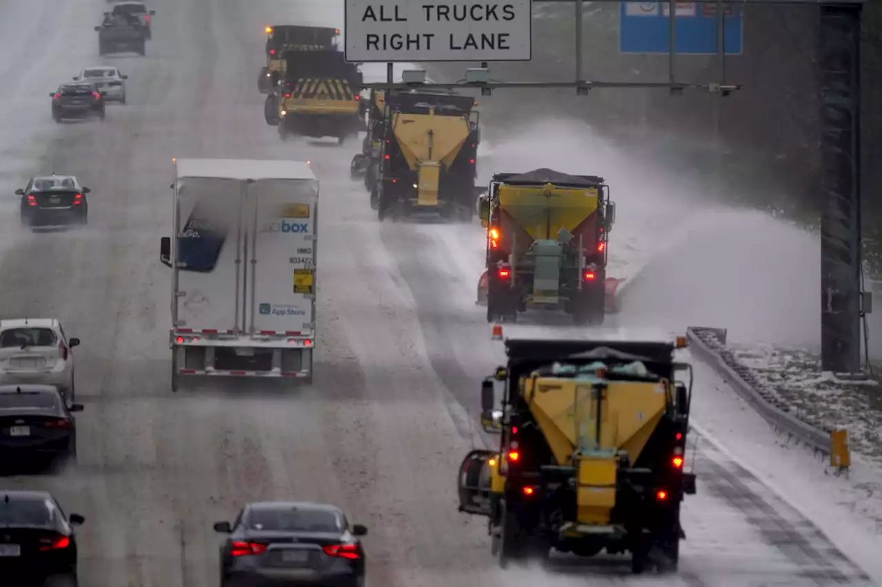 Snow, ice blasts through South with powerful winter storm