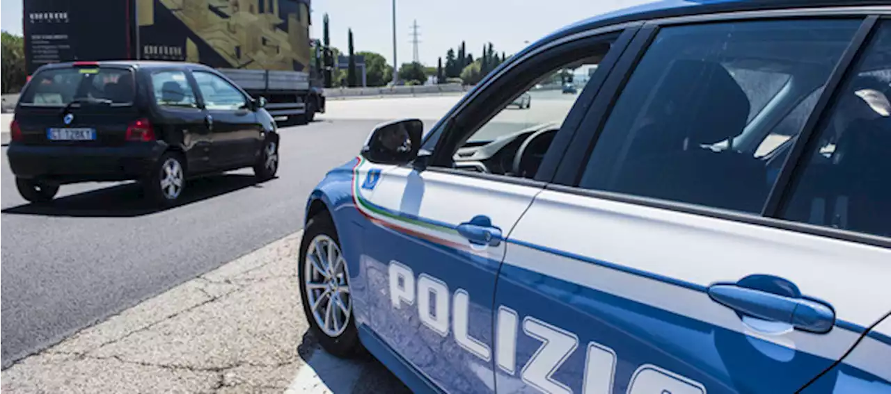 Un automobilista ha guidato per 4 km contromano in galleria in autostrada 'per una distrazione'